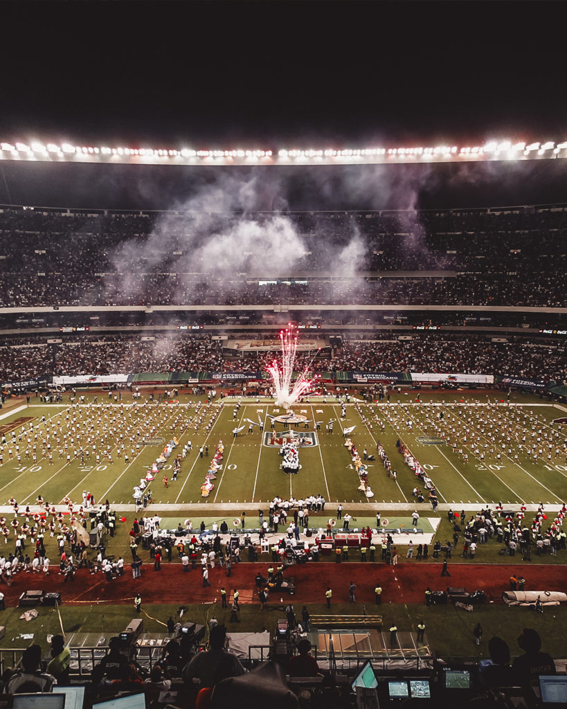 Por más condições do gramado, NFL transfere jogo da Cidade do México para Los  Angeles, futebol americano