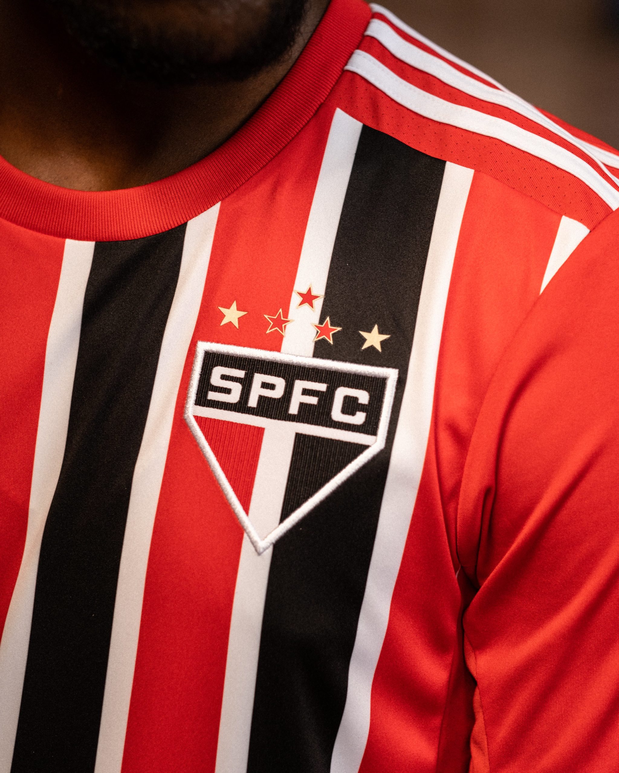 São Paulo lança segundo uniforme para temporada 22; veja fotos e detalhes