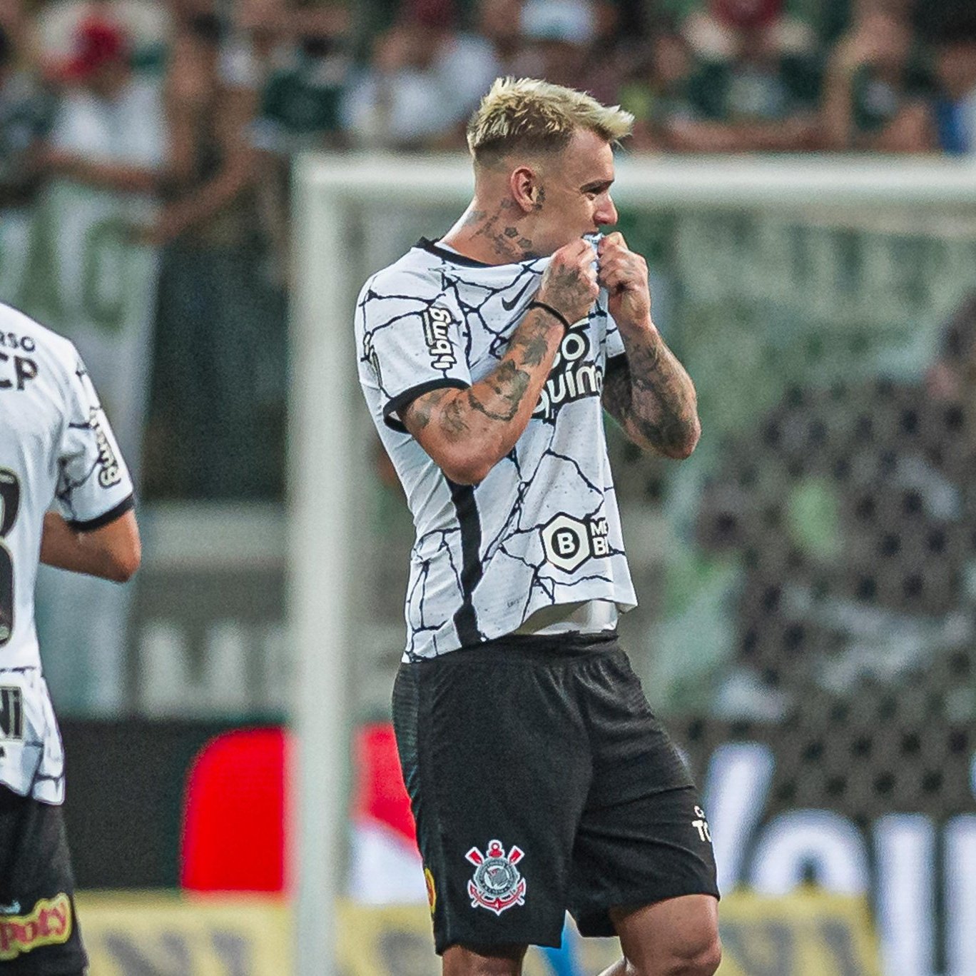 Corinthians enfrenta Internacional, fora de casa, e busca manter a liderança do Campeonato Brasileiro