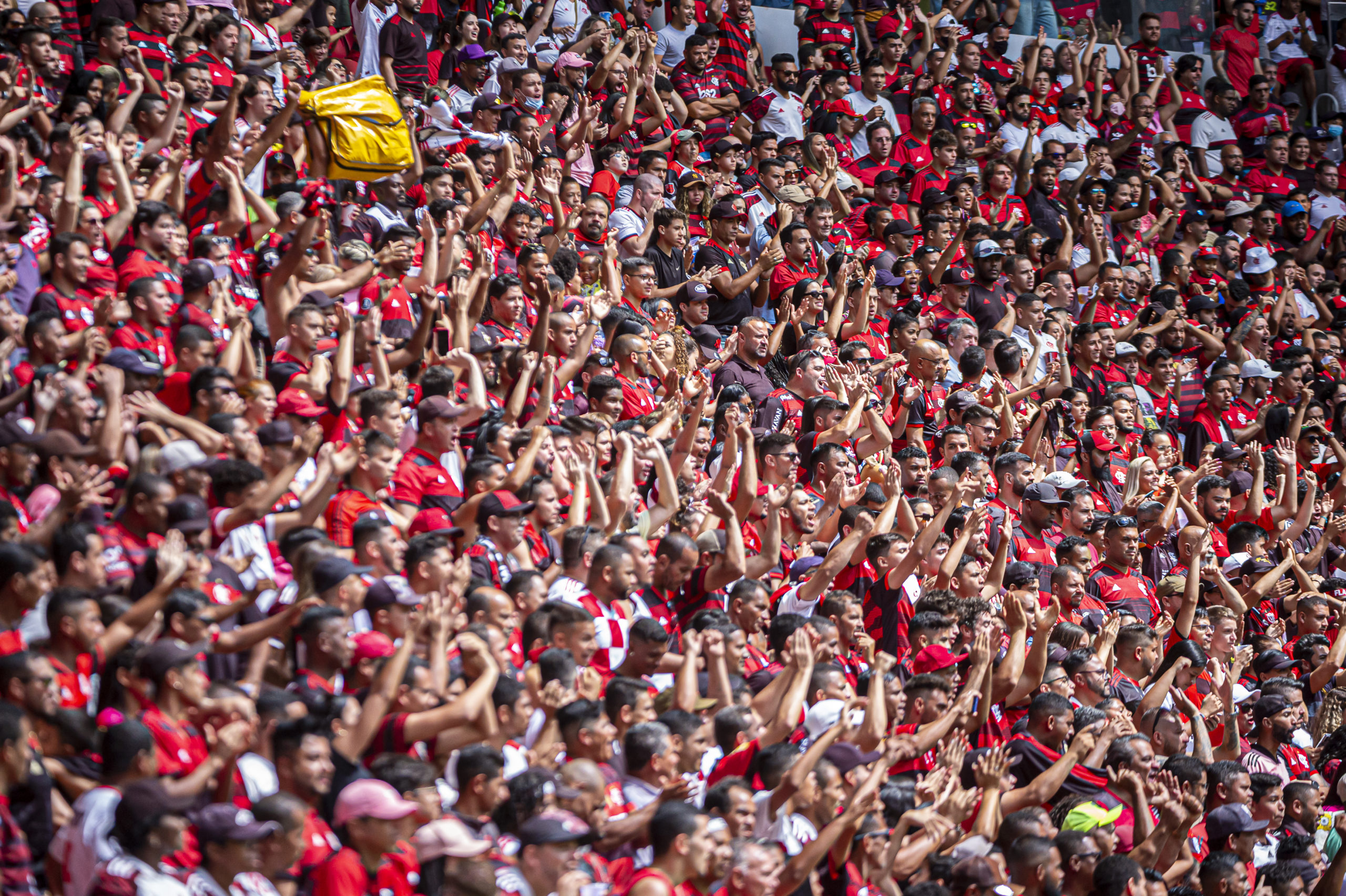 Torcida do Flamengo esgota setor visitante do Castelão para duelo contra o Ceará