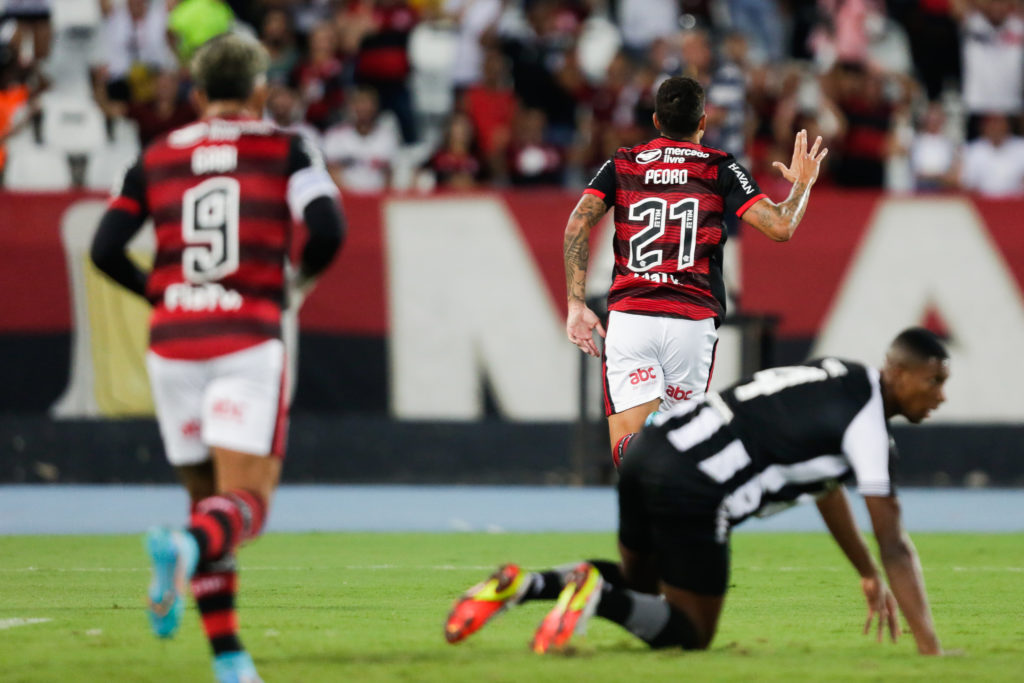 Flamengo venceu todos os jogos contra o Botafogo no Nilton Santos desd