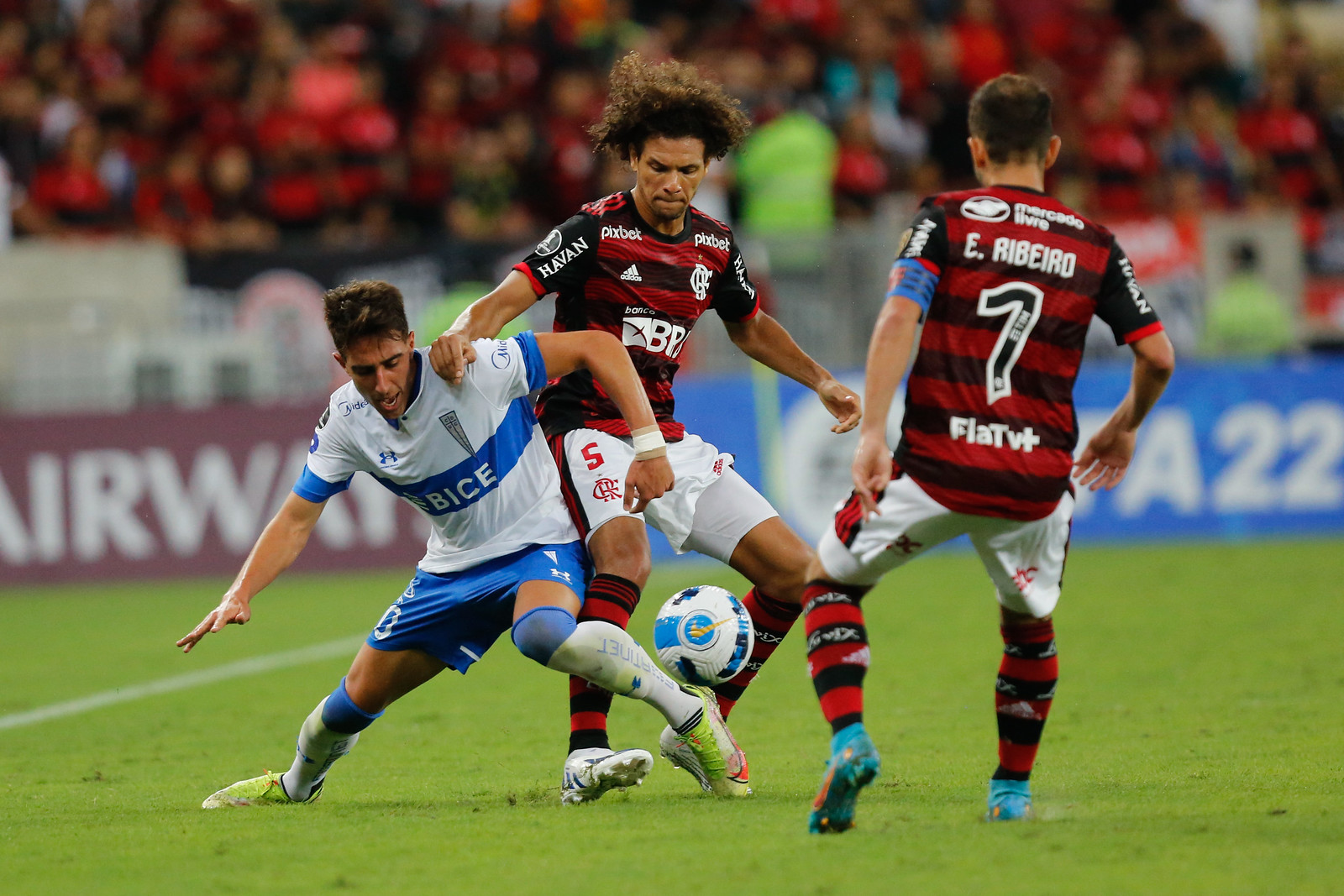 Atuações ENM: Arão, Everton Ribeiro e Pedro marcam em vitória que garante classificação do Flamengo na Libertadores; veja notas