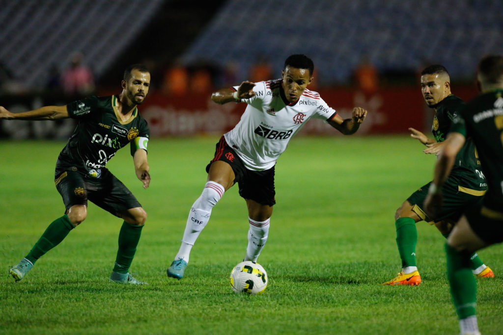 Lázaro comemora vantagem do Flamengo na Copa do Brasil: 'Mais tranquilidade para o jogo da volta'