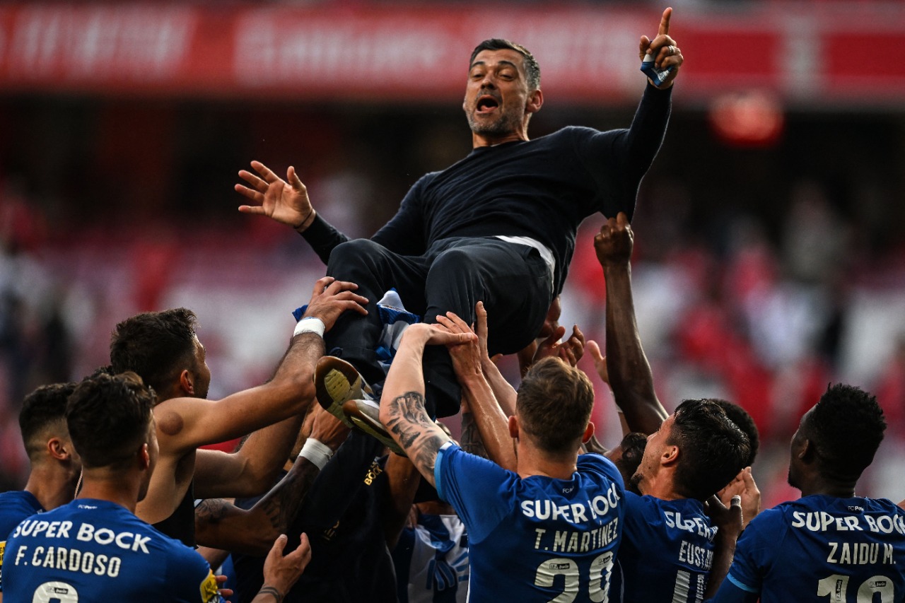 Sérgio Conceição é celebrado após título portugues do FC Porto