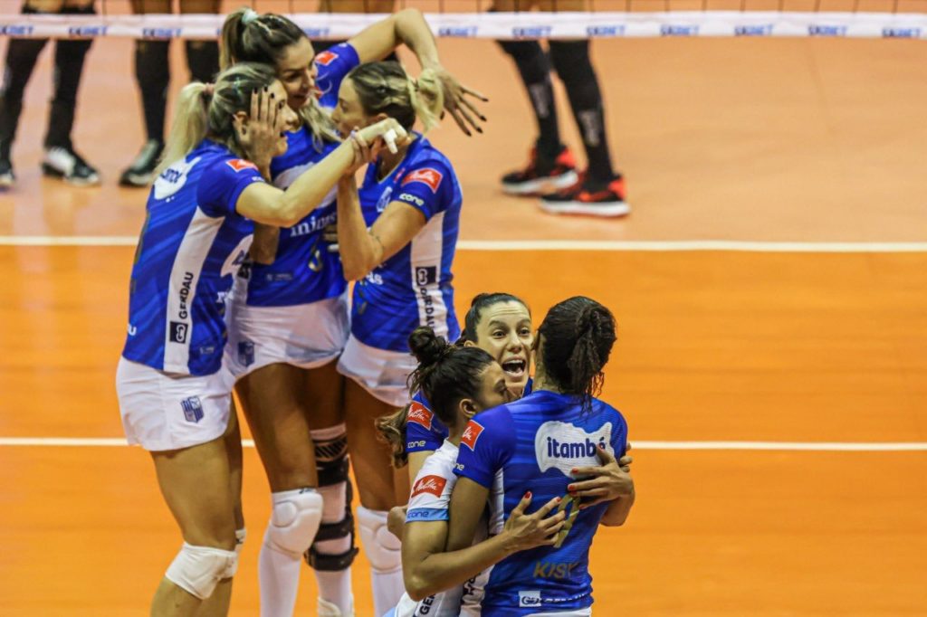 Com direito a tie-break, Praia Clube volta a bater o Minas e conquista  Sul-Americano de vôlei, vôlei