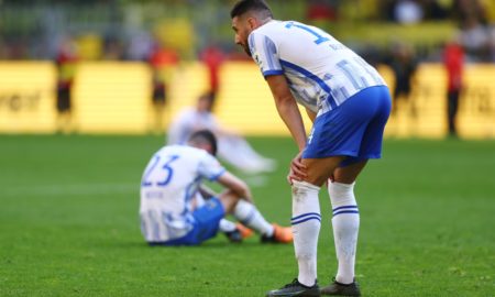 Ishak Belfodil desolado após derrota do Hertha Berlin contra o Borussia Dortmund
