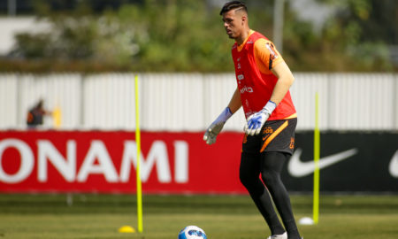 Goleiro Ivan celebra marca de 150 jogos pela Ponte Preta