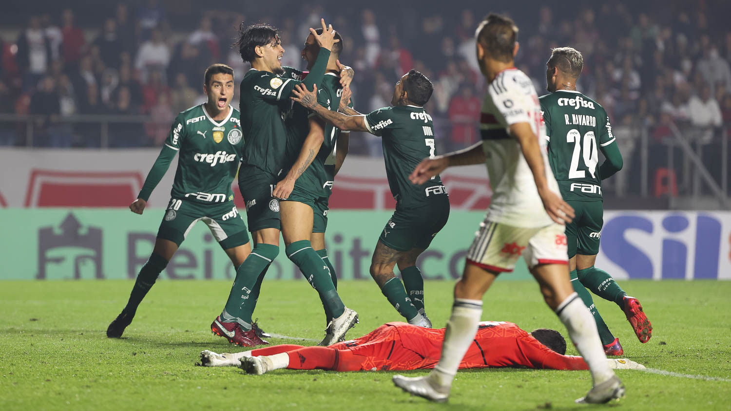 São Paulo é derrotado pelo rival Palmeiras e vê cair invencibilidade de 14 partidas no Morumbi