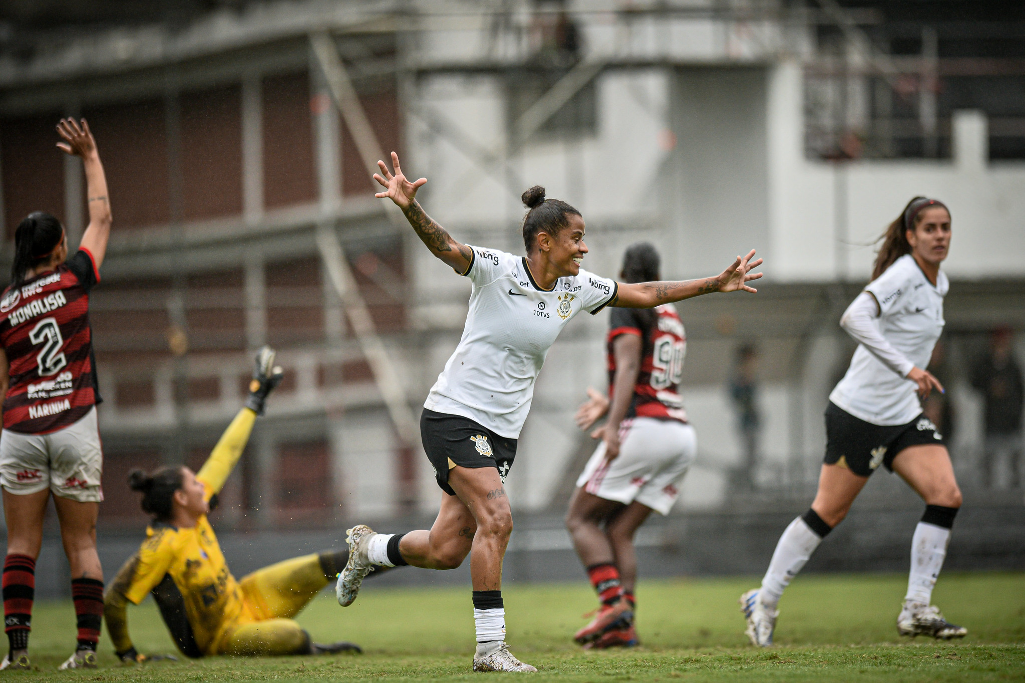 Pelo Brasileirão Feminino, Corinthians encara o Flamengo em