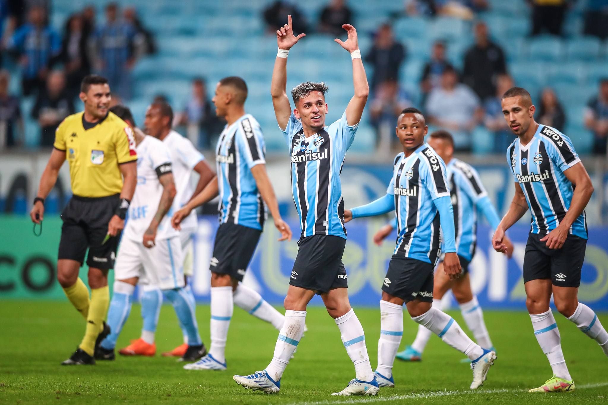 Atuações ENM: Corinthians e Grêmio empatam em bom jogo; Veja notas