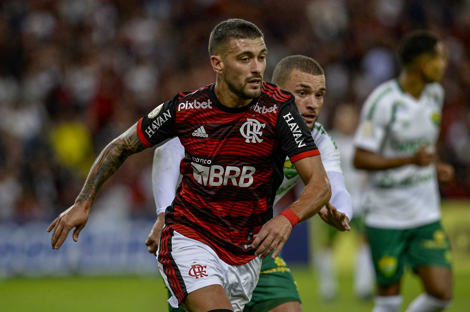 ‘A gente precisava retomar o caminho das vitórias’, diz Arrascaeta após triunfo do Flamengo sobre o Cuiabá