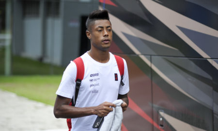Cirurgia no joelho direito de Bruno Henrique, do Flamengo, é realizada neste domingo