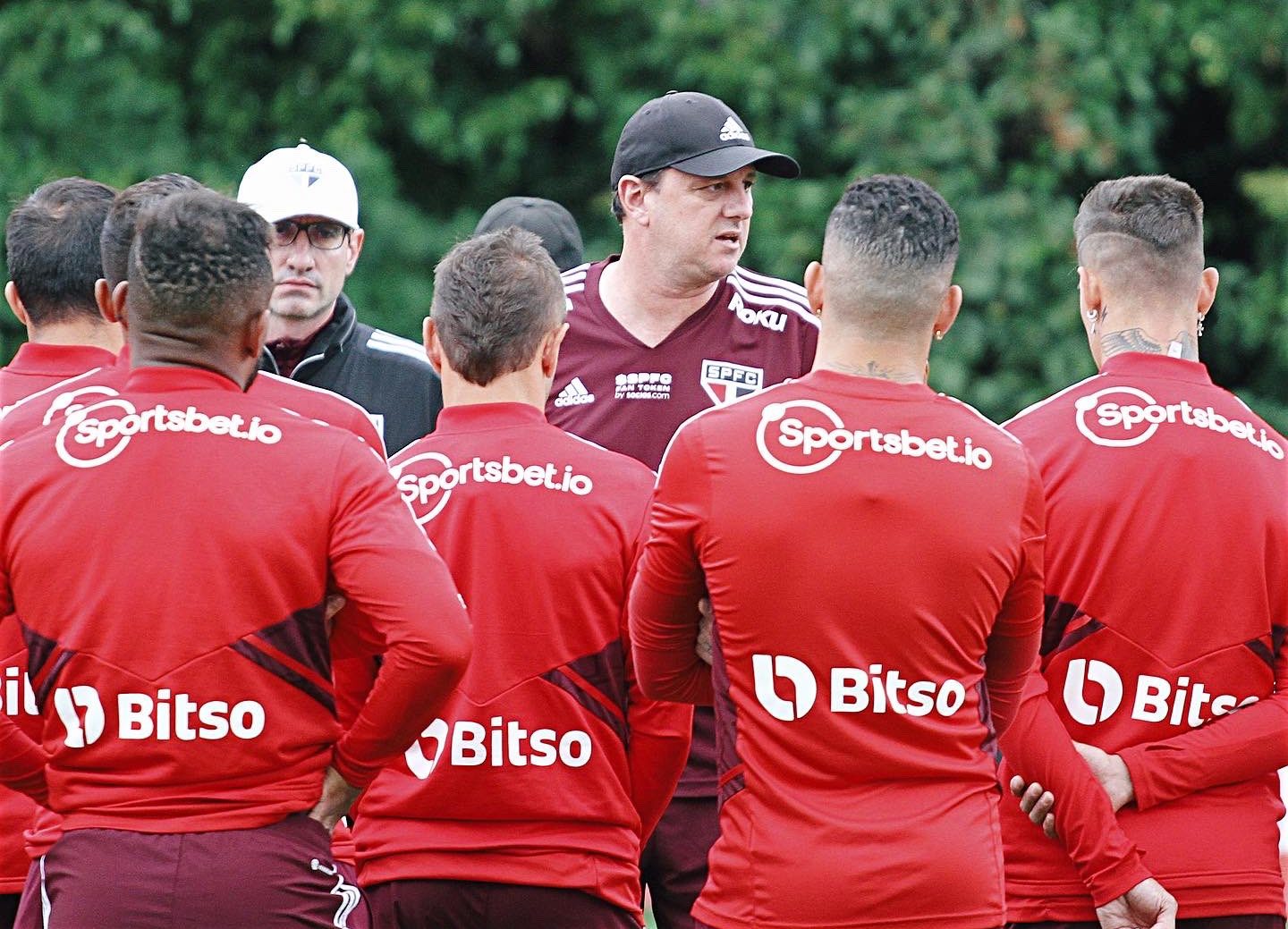 Rogério Ceni terá retornos importantes para encarar o Coritiba fora de casa