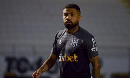 Douglas Santos rescinde contrato com a Ponte Preta