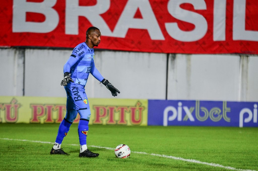 Goleiro Jordan, do Brusque, renova contrato e é emprestado ao Sport