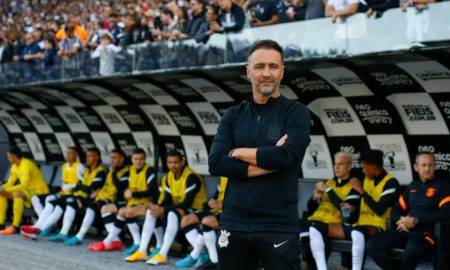 O Treinador Vitor Pereira lamentou que o Corinthians perdeu a oportunidade de vencer o Athletico graças a erros infantis de jovens do Timão