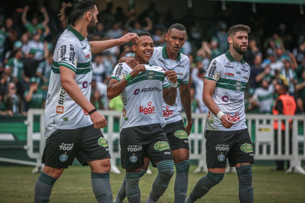 Após perder 12 em 14 fora, Coritiba precisa de 100% no Couto