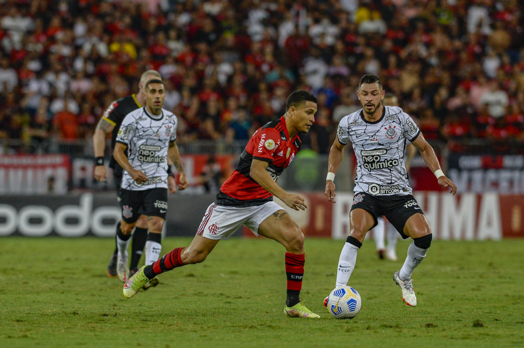 Torcedores de Flamengo e Corinthians se unem pelo mesmo objetivo na final  da Libertadores - Esportes - R7 Lance