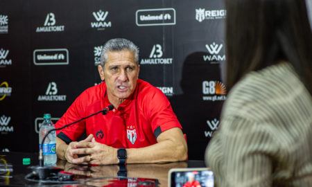Jorginho lamenta chances perdidas e garante que o Atlético-GO não cai: “Permaneceremos na primeira divisão”