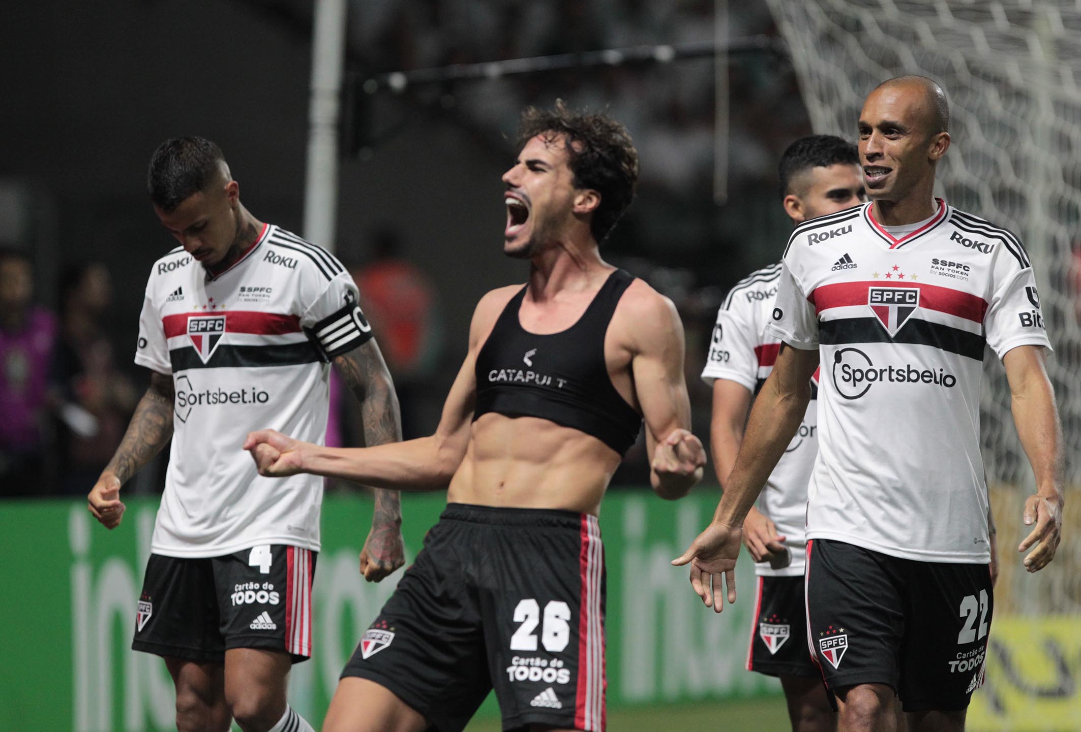 São Paulo provoca jogador do Palmeiras e alfineta rival após classificação na Copa do Brasil