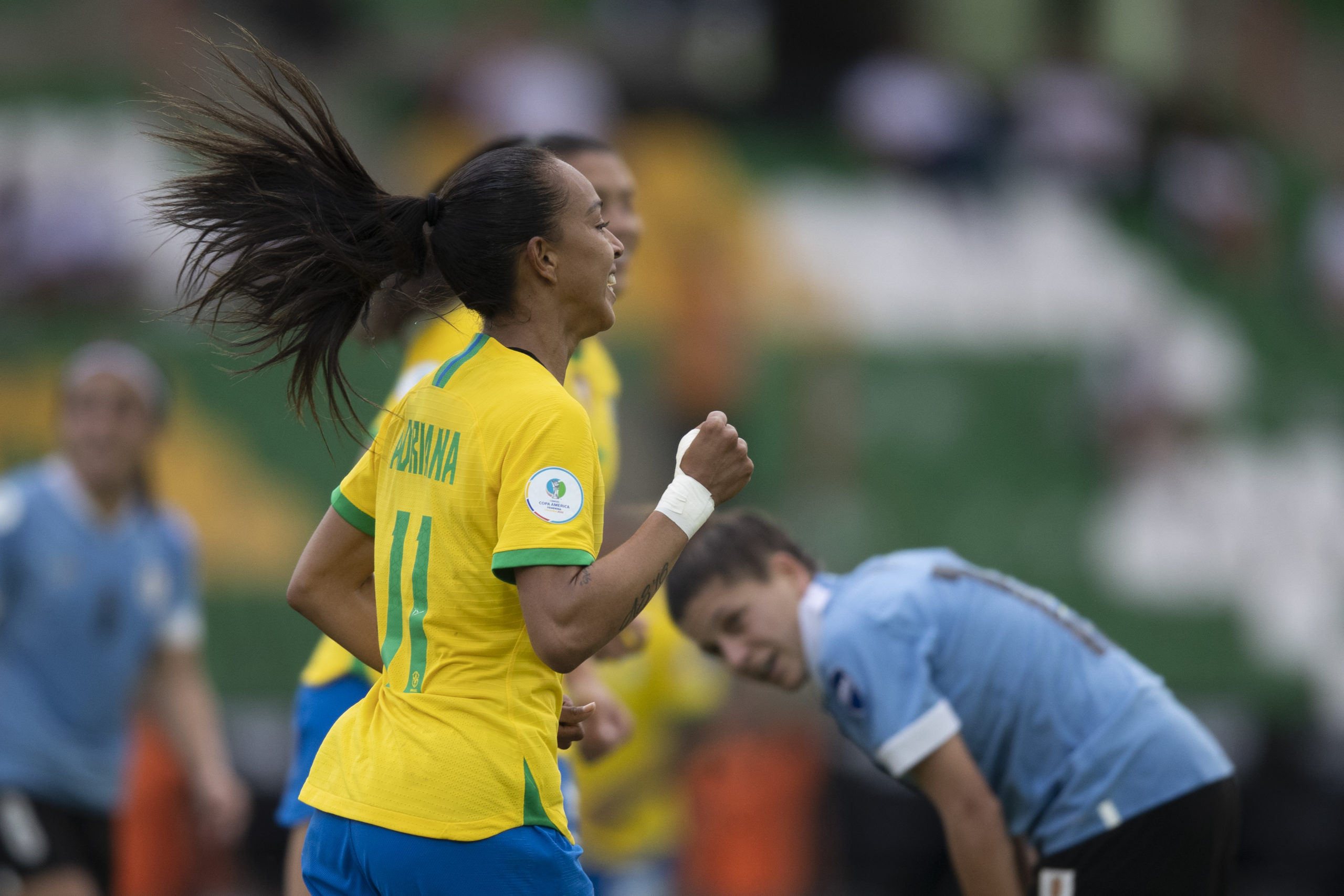 Autora de dois gols contra o Uruguai, Adriana se isola na artilharia da Copa América Feminina