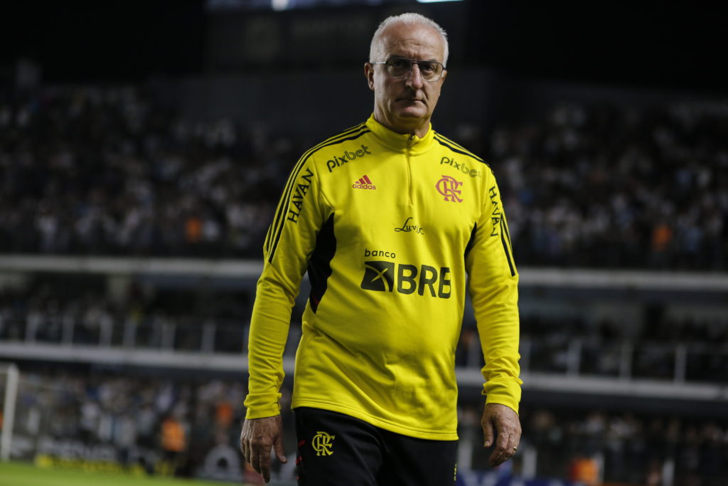 Dorival enaltece postura do Flamengo diante do Santos, mas ressalta: 'Sofremos desnecessariamente'