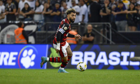 Gabigol recebe 3º cartão amarelo no jogo com o Corinthians e cumprirá suspensão contra o Coritiba