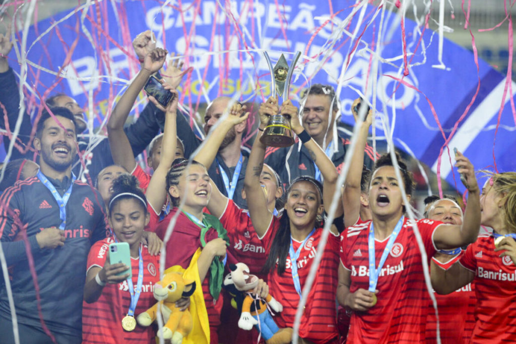 BRASILEIRO FEMININO SUB-20: Internacional segura empate com o São Paulo e é  campeão!