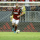 ‘Muito feliz por estar ajudando essa parte defensiva da equipe’, diz Léo Pereira sobre boa fase no Flamengo