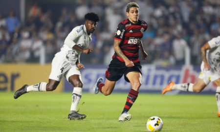 Análise: Flamengo desperdiça muitas chances, mas vence o Santos merecidamente na Vila