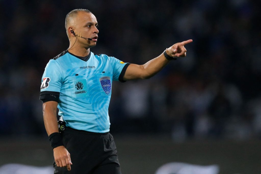 CBF define equipe de arbitragem para jogo Corinthians x Flamengo