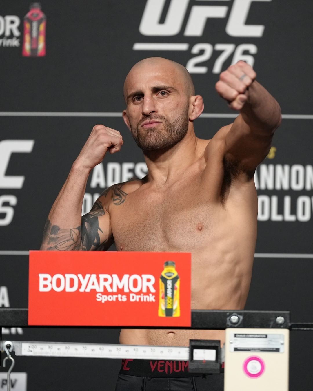 Alexander Volkanovski em pesagem do UFC 276 (Foto: Divulgação/Instagram Oficial UFC)