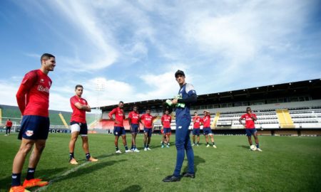 Maurício Barbieri comanda treino no estádio Nabi Abi Chedid. Foto: Ari Ferreira/Red Bull Bragantino