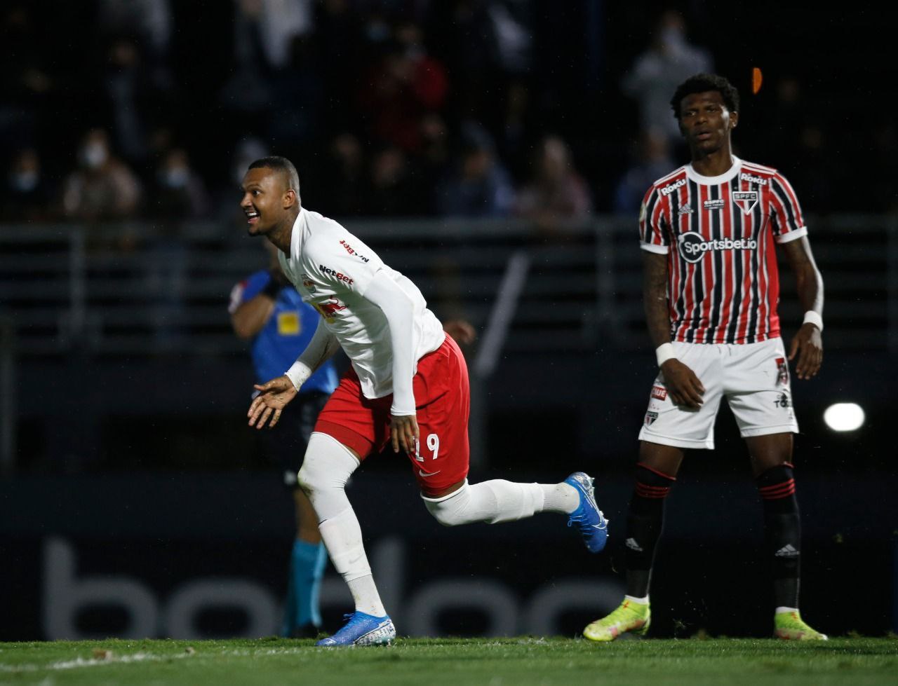 Luan Cândido comemora gol diante do São Paulo. Foto: Ari Ferreira/Red Bull Bragantino
