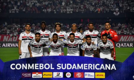 São Paulo's players pose before the Copa Sudamericana football tournament quarterfinals all-Brazilian first leg match between Sao Paulo and Ceara, at the Morumbi stadium in Sao Paulo, Brazil, on August 3, 2022. (Photo by NELSON ALMEIDA / AFP) (Photo by NELSON ALMEIDA/AFP via Getty Images)