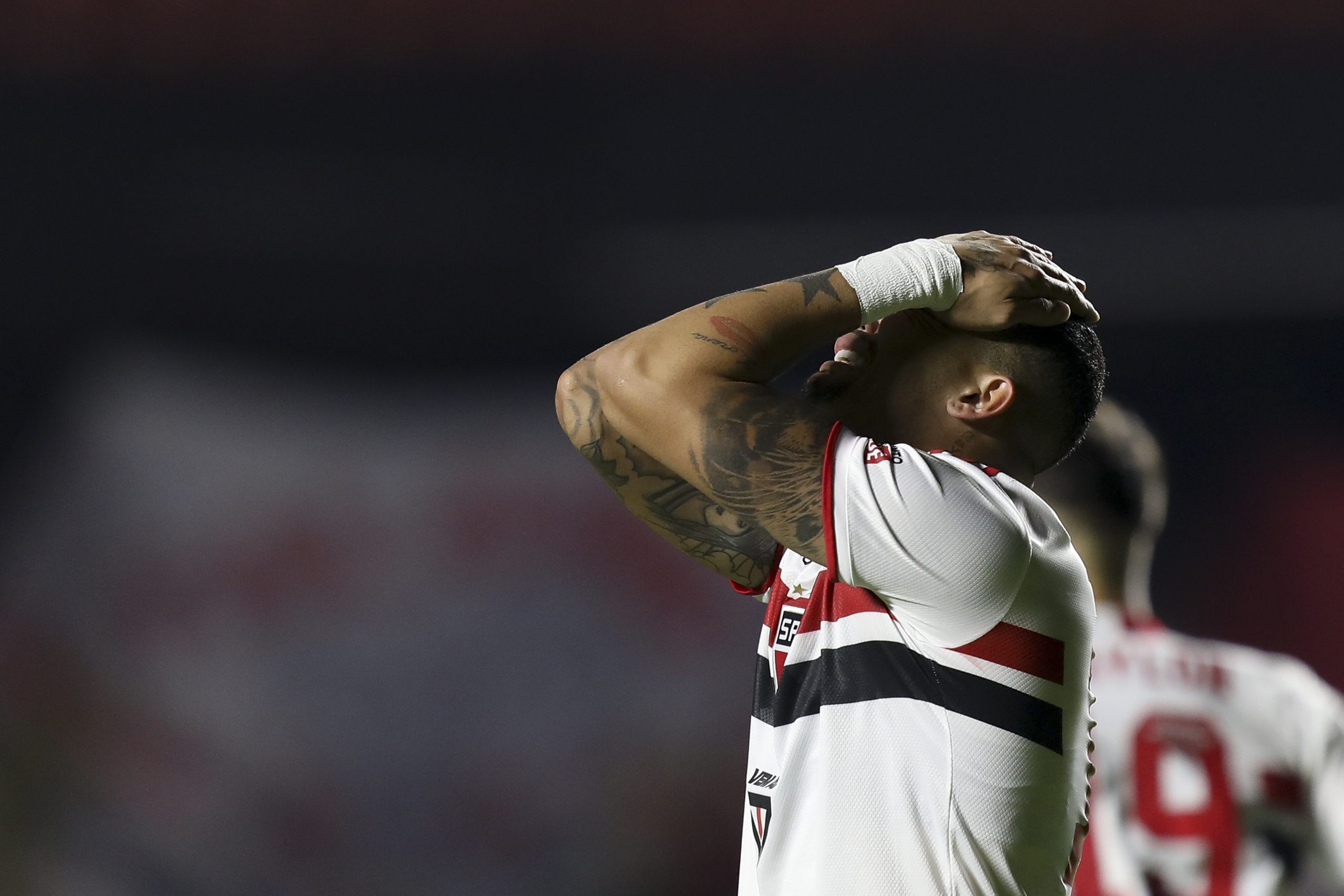 São Paulo assume sua pior colocação na tabela do Brasileirão nesta temporada e vê aproveitamento cair