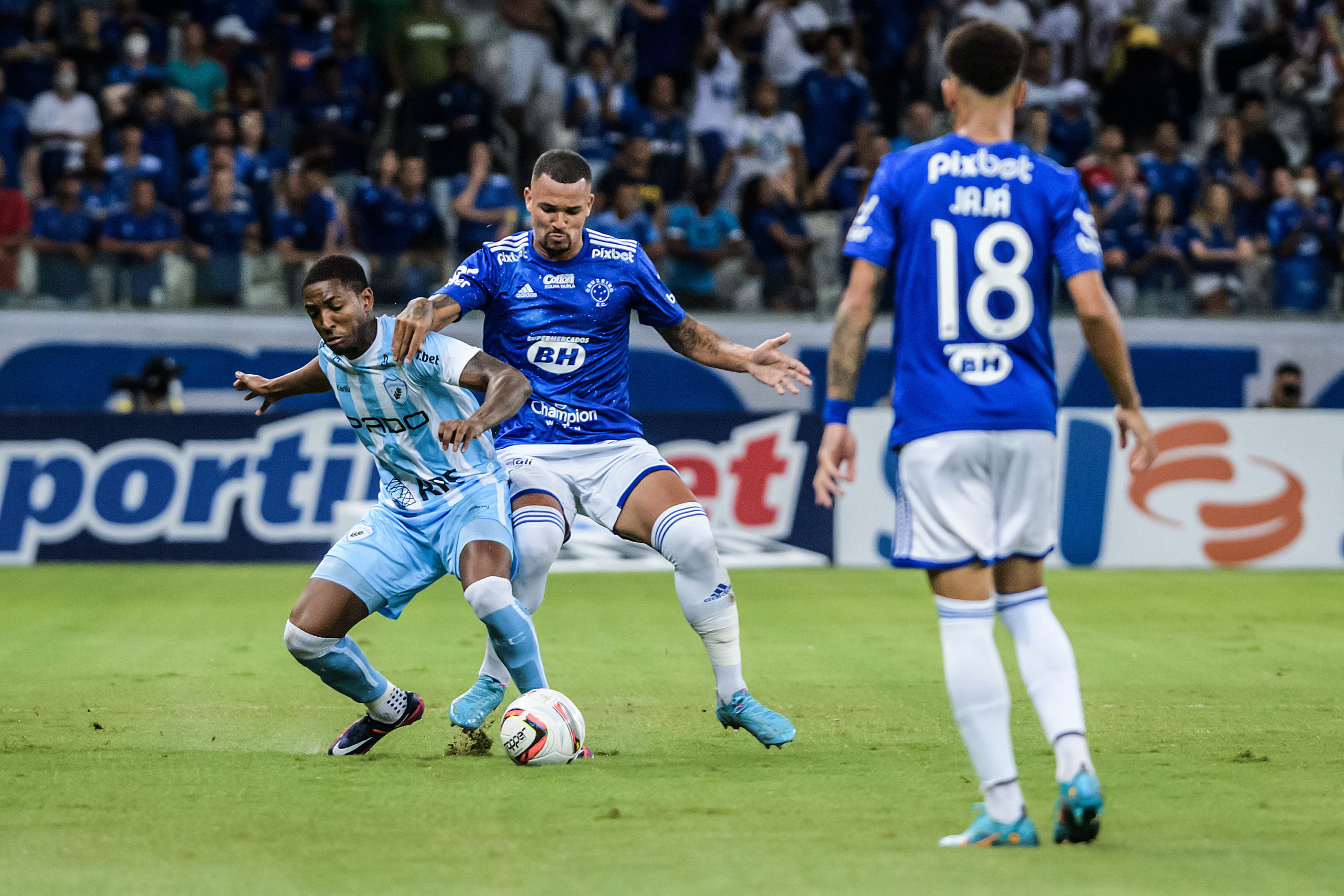 Cruzeiro vira sobre o Londrina e amplia vantagem na liderança da Série B