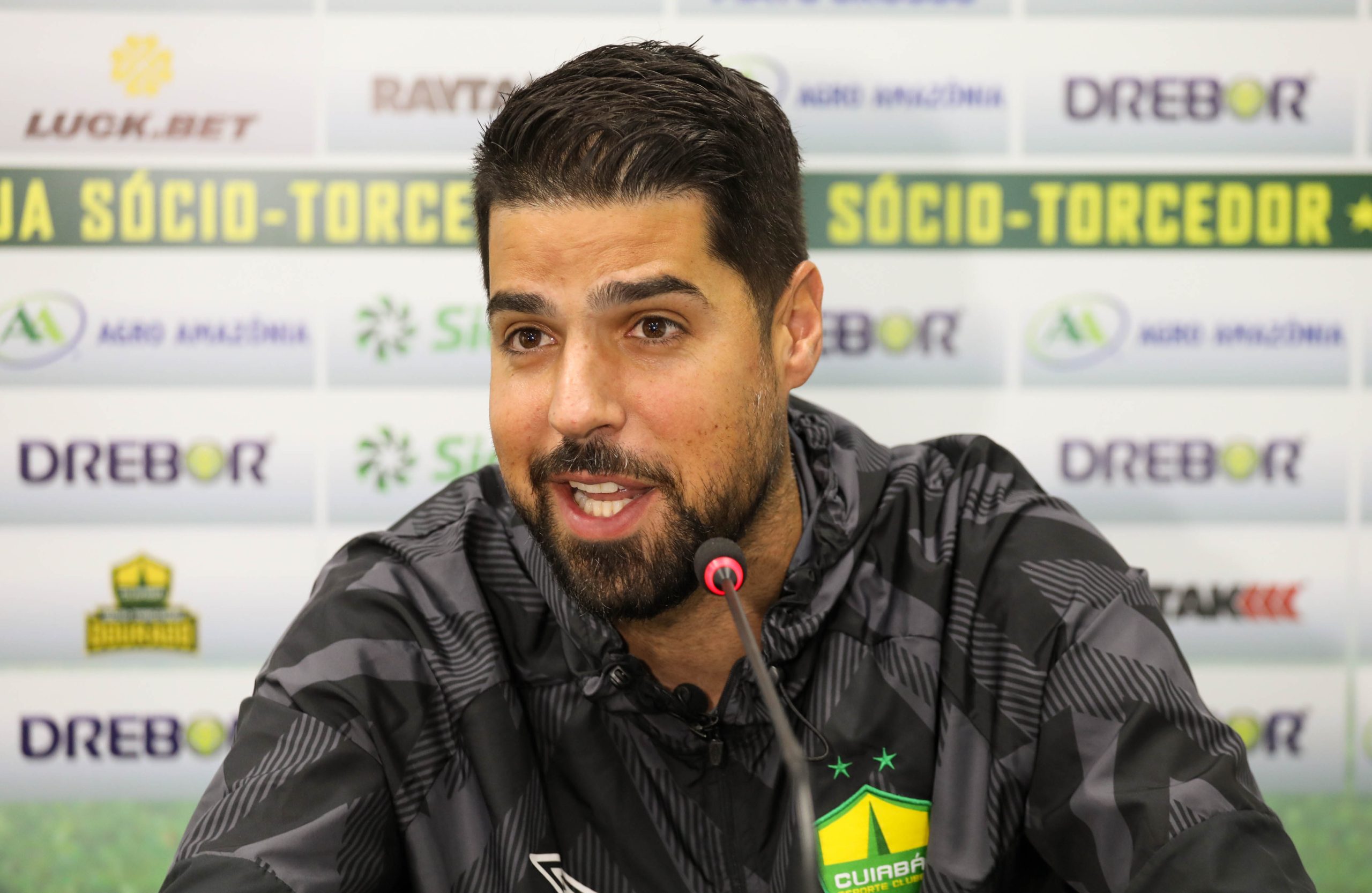 António Oliveira - Técnico do Cuiabá