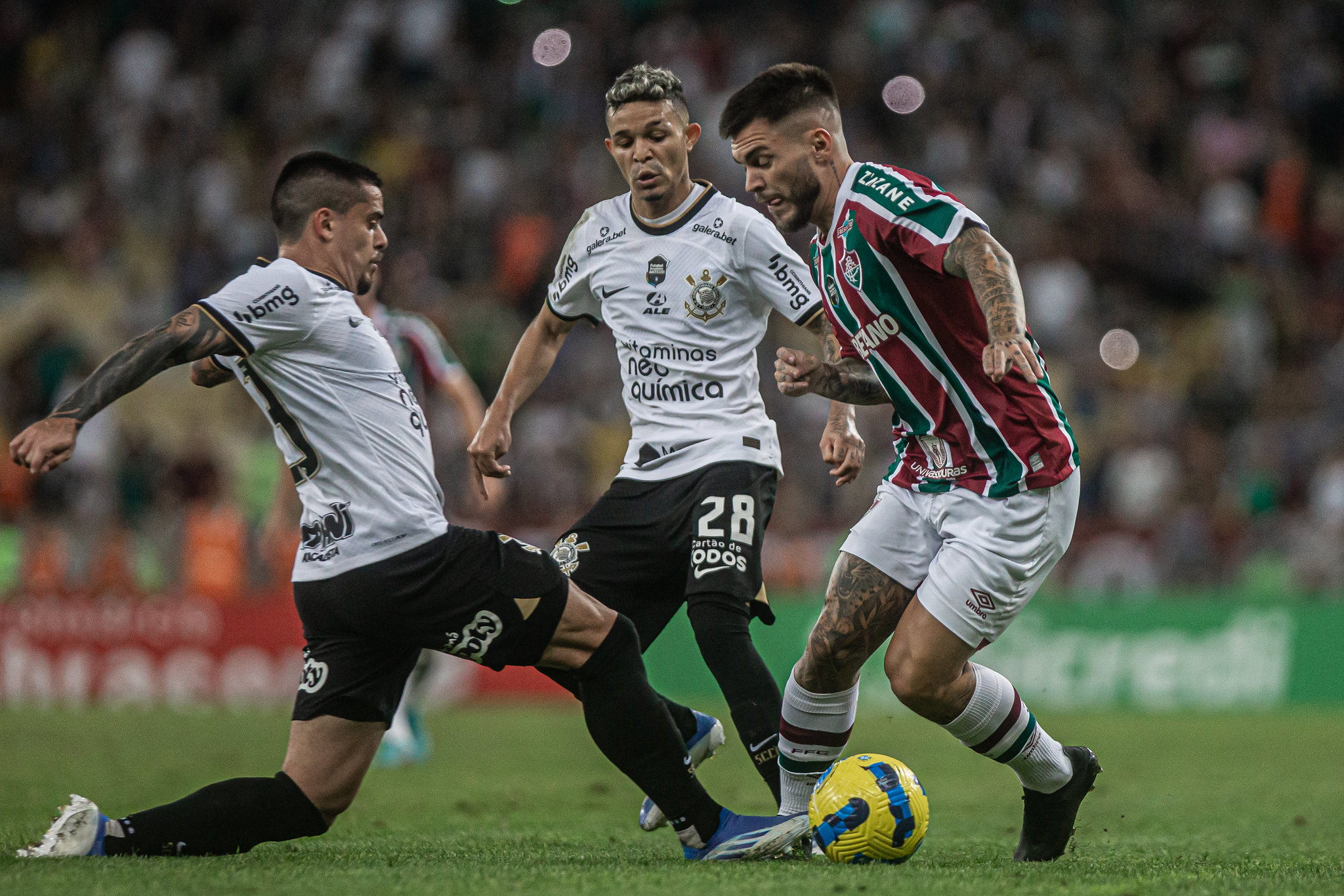 Flu empata com o Corinthians em jogo de ida da semifinal da Copa