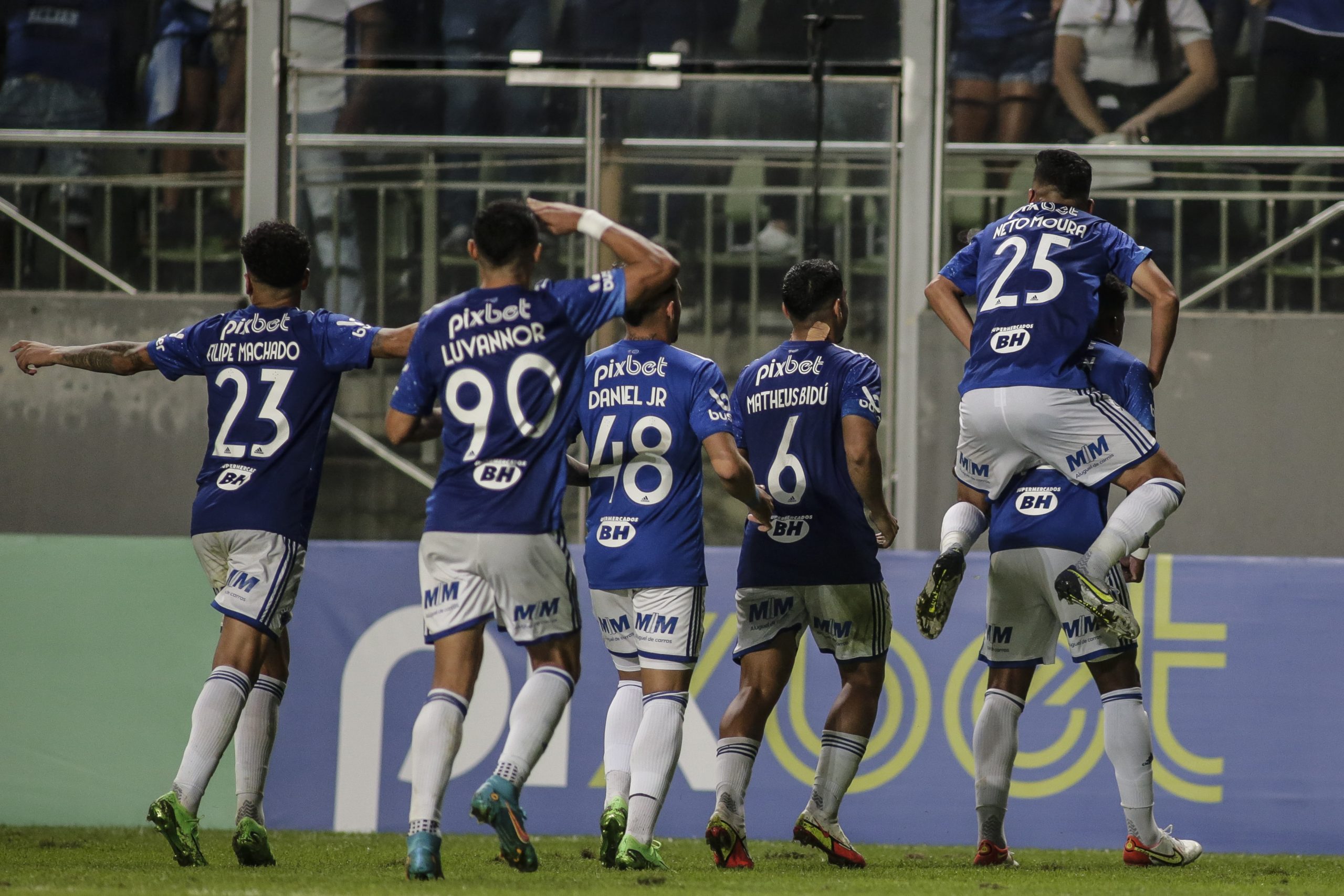 Em jogo com 4 pênaltis, Internacional vence Náutico e entra na zona de  acesso