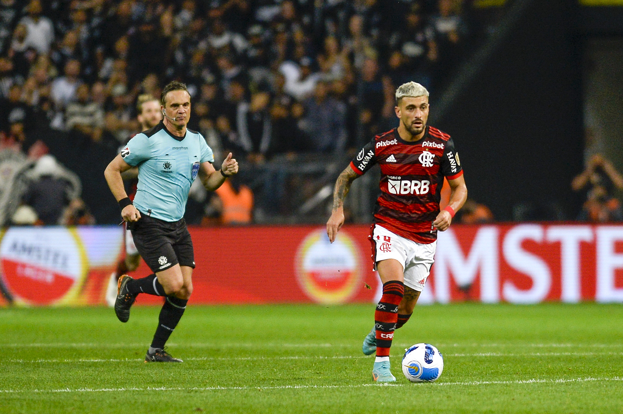 Arrascaeta comemora triunfo do Flamengo e projeta volta contra o Corinthians: ‘Vai ser muito difícil’