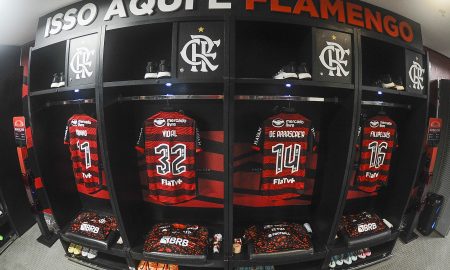 Caminhão que transportava 25 mil camisas do Flamengo é roubado no Rio de Janeiro