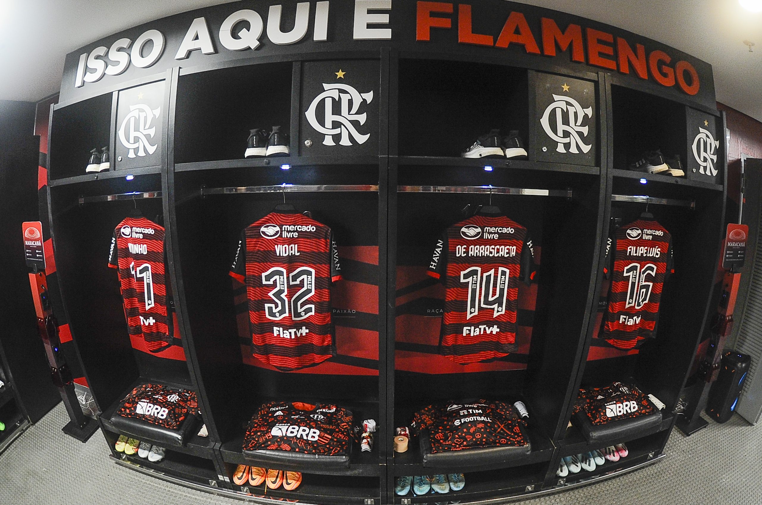 Caminhão que transportava 25 mil camisas do Flamengo é roubado no Rio de Janeiro