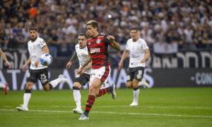 Como mandante, Flamengo não perde para o Corinthians desde 2015