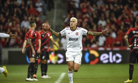 Autor do gol decisivo, Pedro comemora classificação e momento pelo Flamengo: 'Continuar evoluindo'