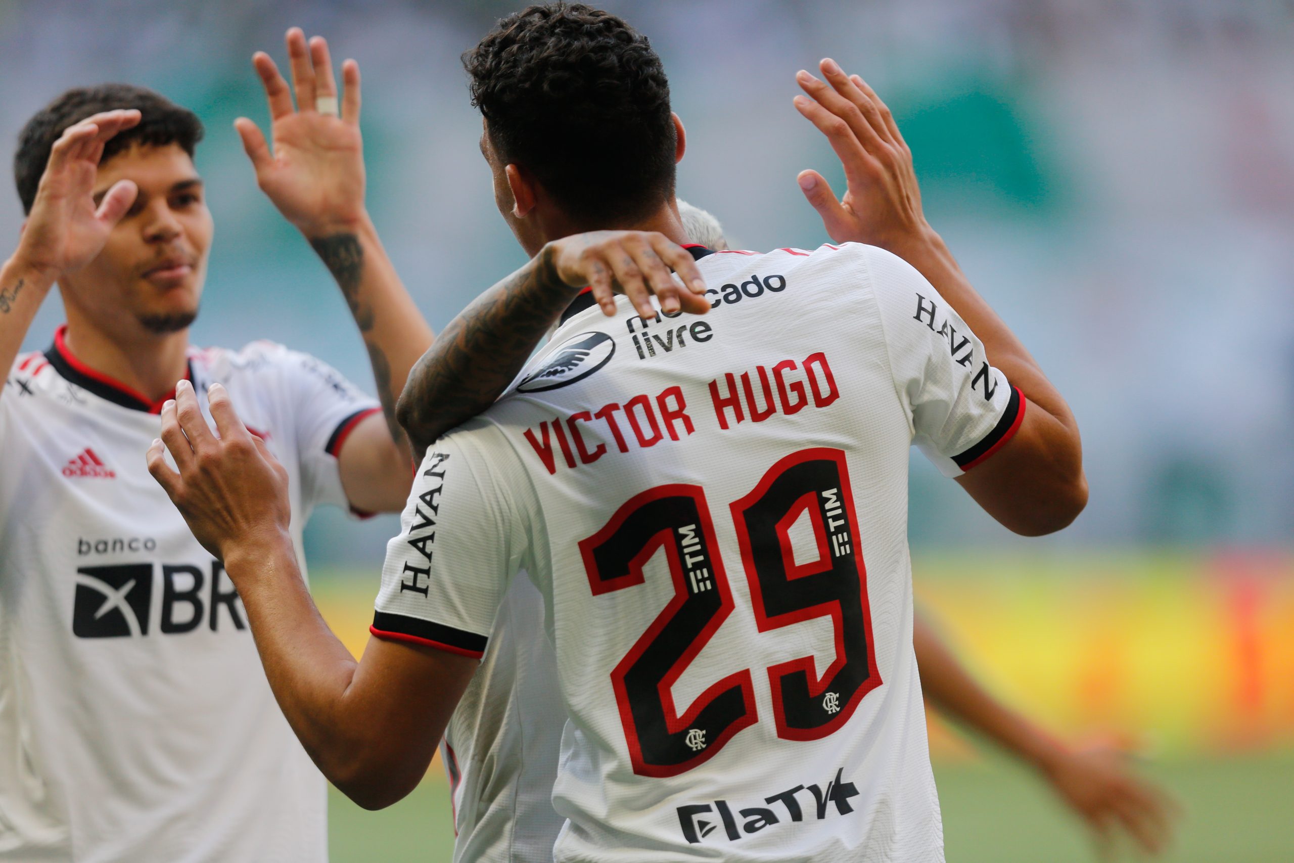 Atuações ENM: Ayrton Lucas e Victor Hugo se destacam e são os melhores do Fla no empate contra o Palmeiras; veja as notas