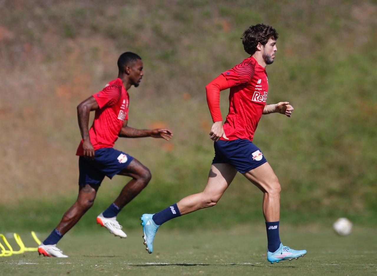 Hyoran treinou com o elenco e está relacionado para o duelo com os goianos. Foto: Ari Ferreira/Red Bull Bragantino