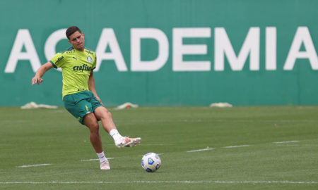 Renan no treino com o Palmeiras