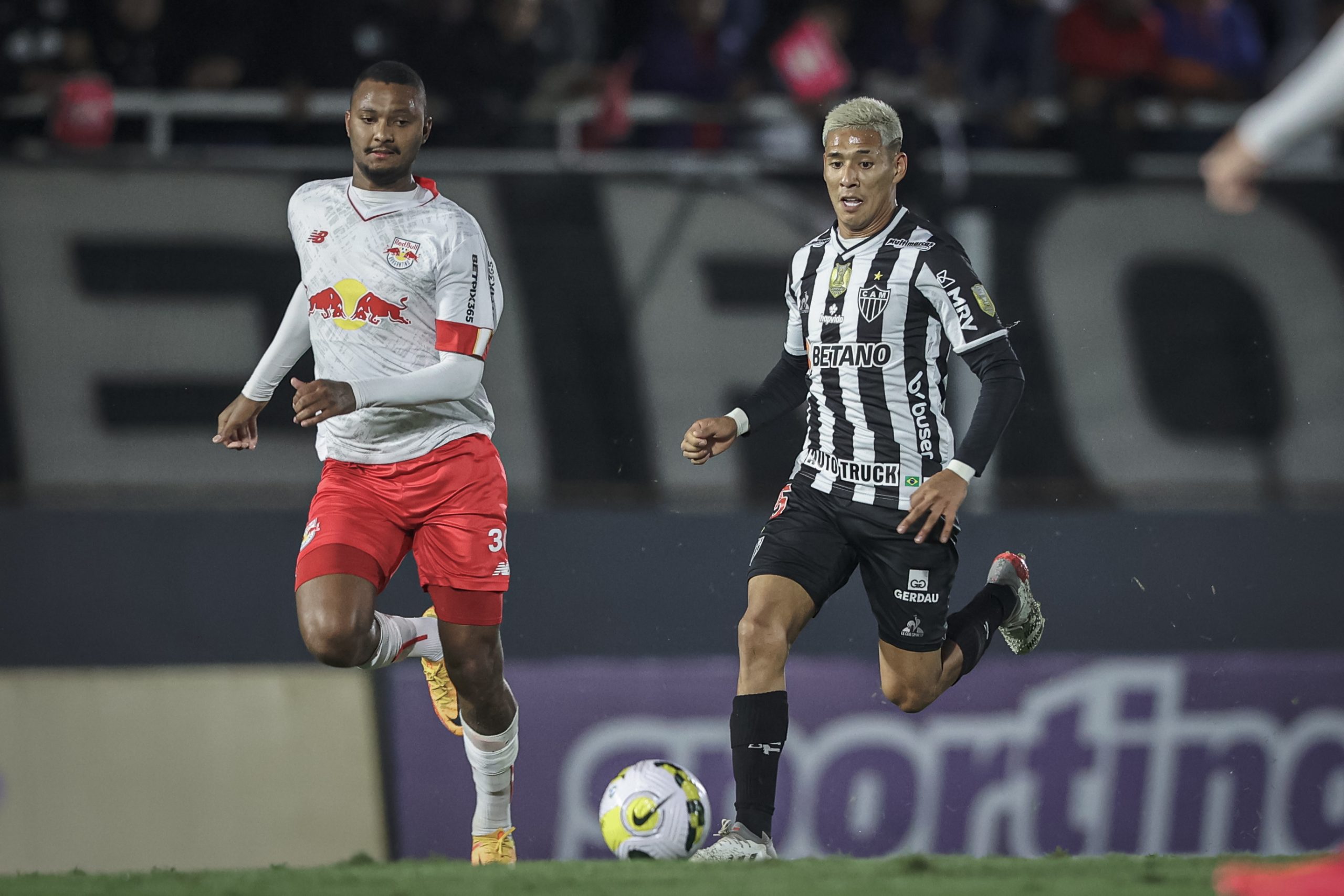 Atlético v Bragantino