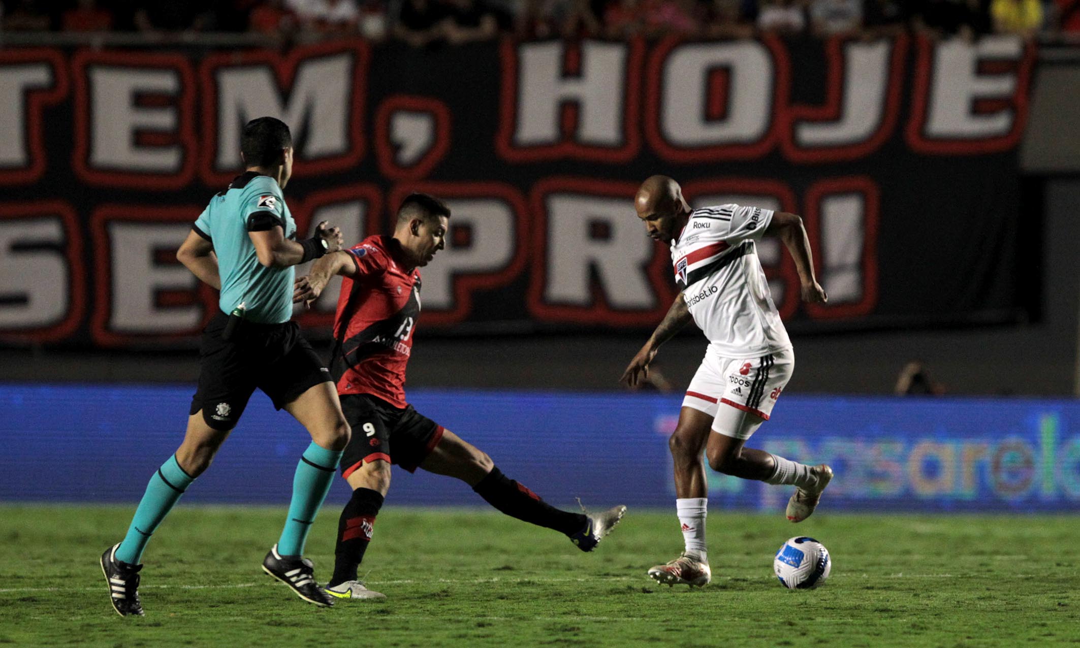 São Paulo segue com dificuldades de vencer longe do Morumbi; confira números